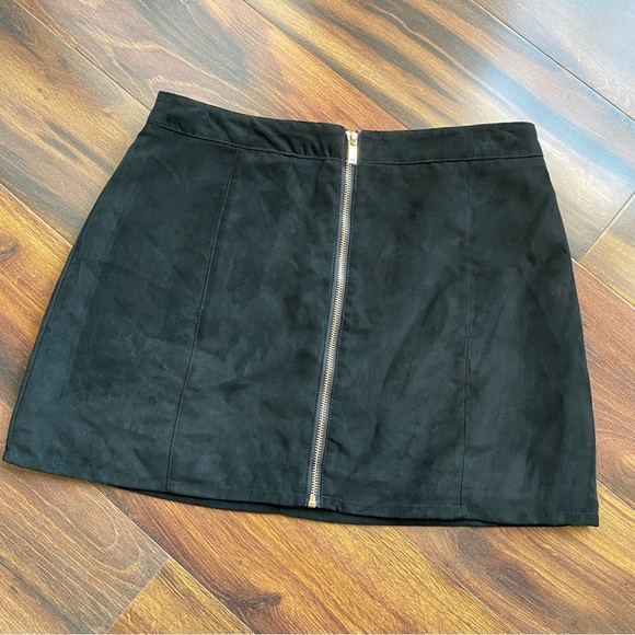 4/$20 H&M Sueded Front Zip Mini Skirt - Picture 1 of 8